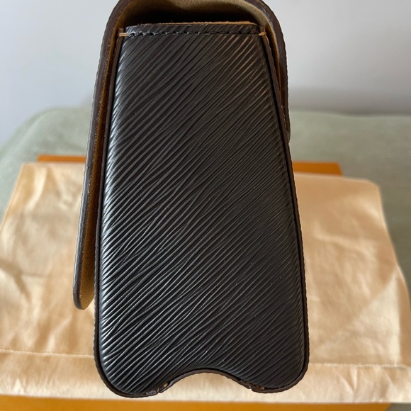 ✨Stunning Louis Vuitton Twist MM✨ - Picture 4 of 12